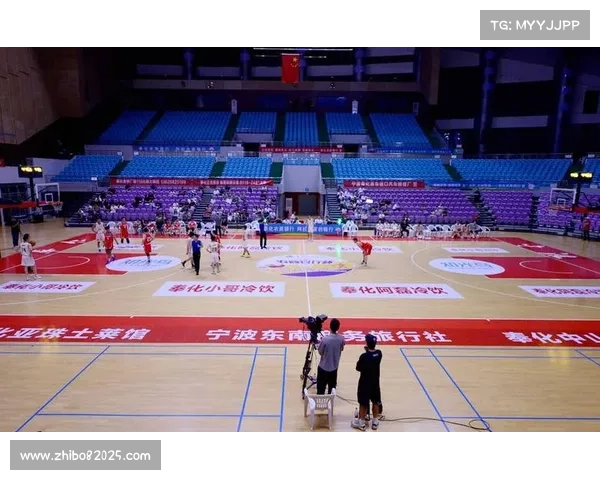 在奉化体育中心，观众热情助阵中国队全力拼搏